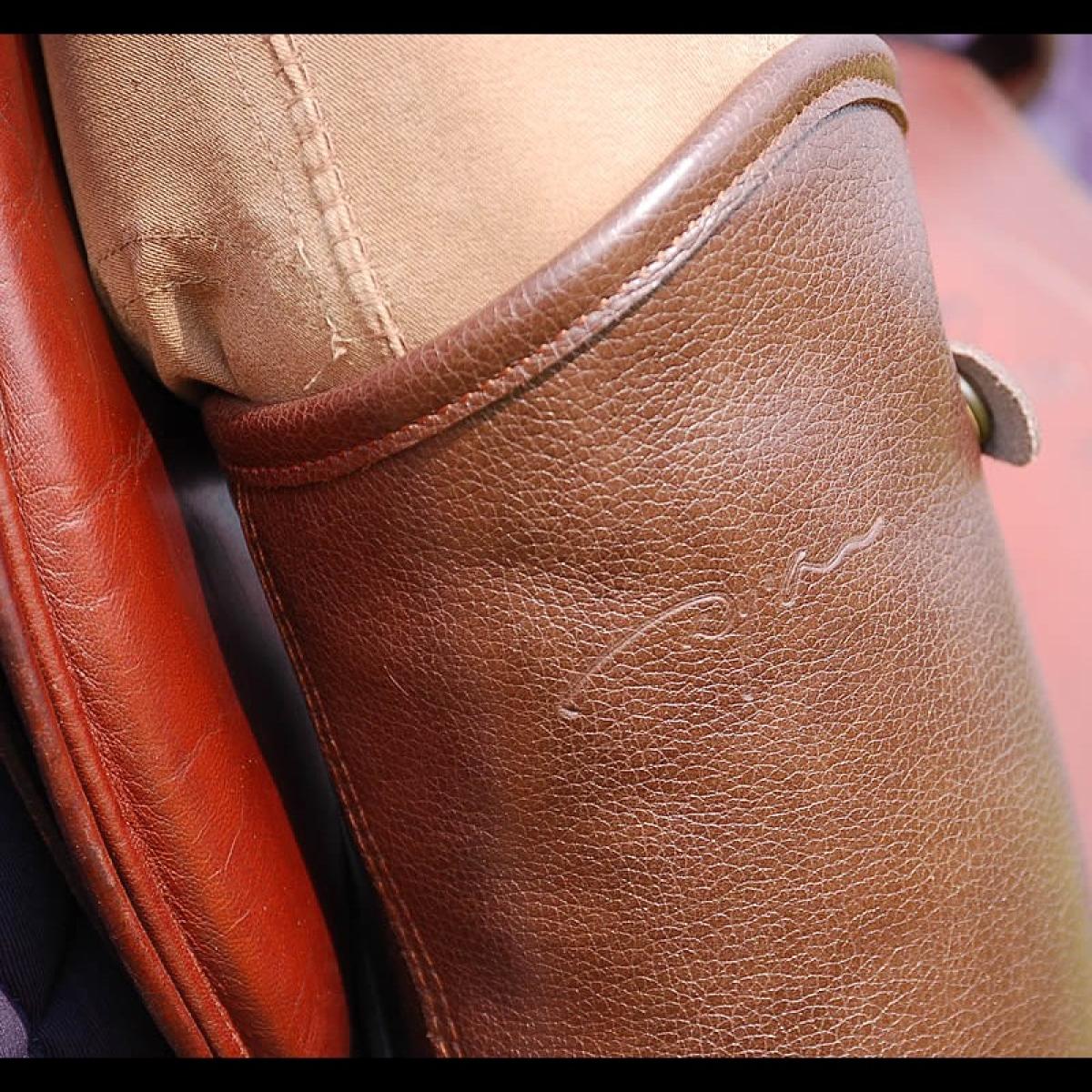 Dy`on Half-chaps Dyon Classic